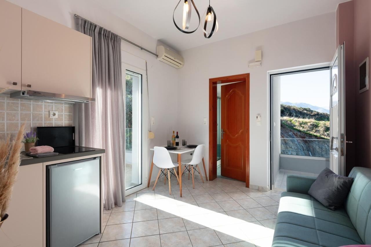 Pietra Di Mare Aparthotel Petres  Exteriör bild