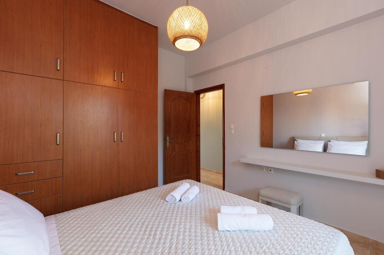 Pietra Di Mare Aparthotel Petres  Exteriör bild