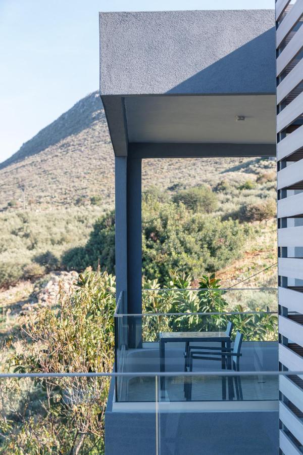 Pietra Di Mare Aparthotel Petres  Exteriör bild